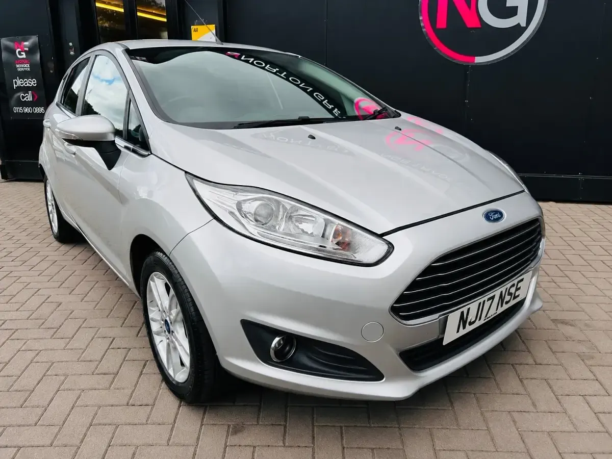 Used Ford Fiesta Zetec 82 HP (60 kW) 2017 Silver Hatchback