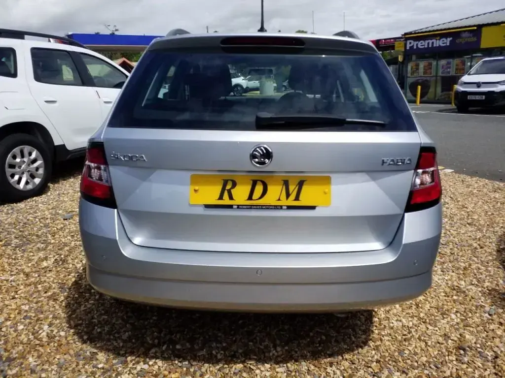 Used Skoda Fabia SE 95 HP (69 kW) 2018 Silver Estate