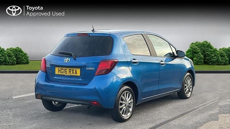Used Toyota Yaris Multidrive S 99 HP (72 kW) 2016 Island blue Hatchback