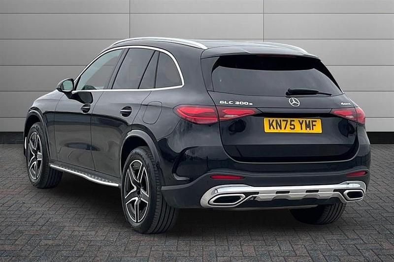 Second-hand Mercedes GLC300e AMG line 313 CP (230 kW) 2025 Negru Break