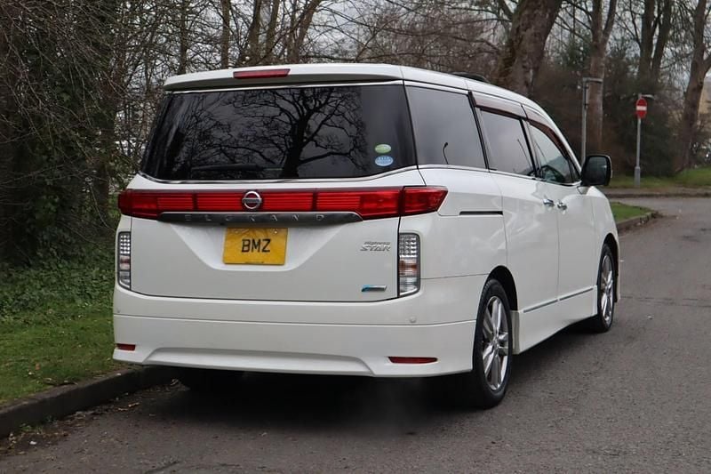 Used Nissan Elgrand Premium Edition 2011 White MPV