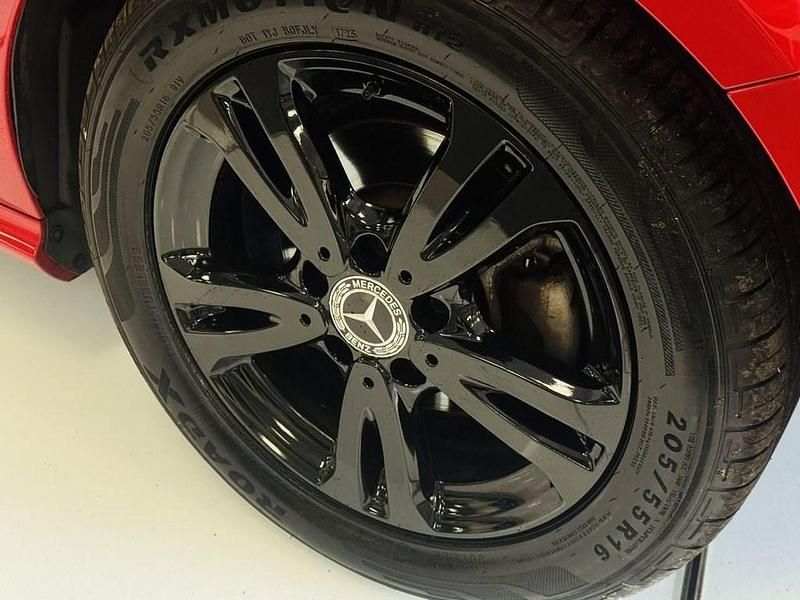 Used Mercedes A180 Executive 109 HP (80 kW) 2017 Red Hatchback