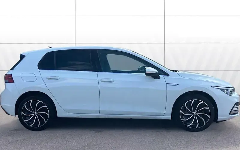 Begagnad VW Golf VIII Edition 131 HK (96 kW) 2023 Halvkombi