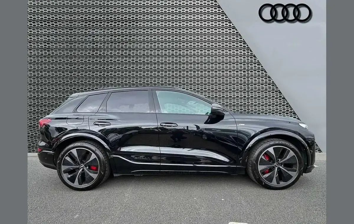Used Audi Q6 e-tron Advanced 284 kW (387 HP) 2025 Black SUV