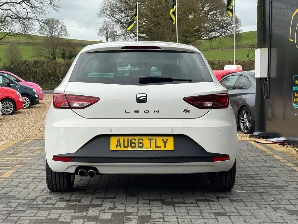 Used Seat Leon FR 184 HP (135 kW) 2016 White Hatchback