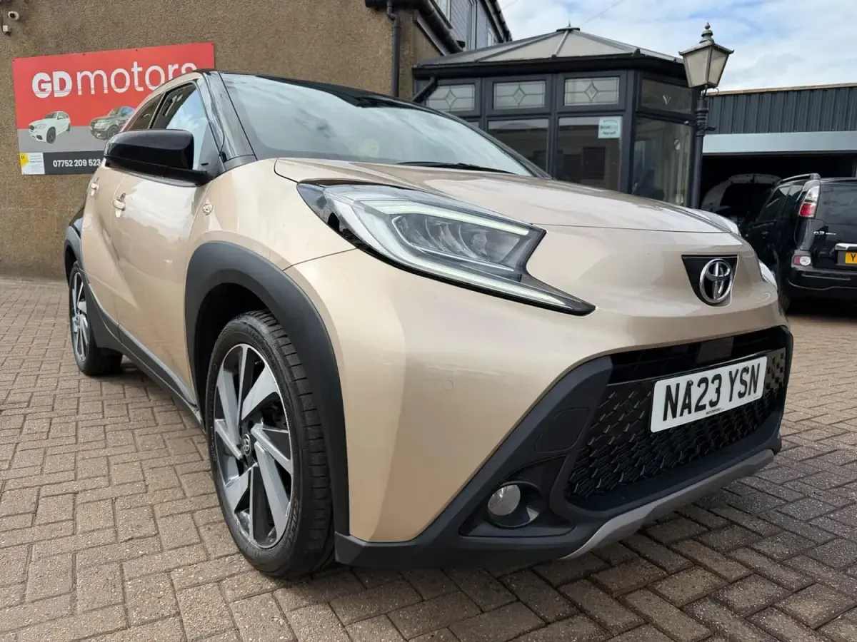 Used Toyota Aygo X 70 HP (51 kW) 2023 Beige SUV