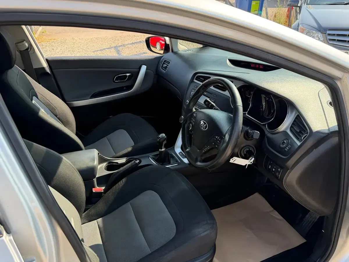 Used Kia Ceed 2015 Silver Hatchback