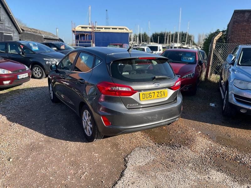 Used Ford Fiesta Zetec 85 HP (62 kW) 2018 Grey Hatchback