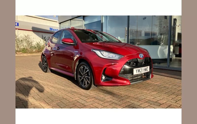 Red Used 2021 Toyota Yaris Hybrid Design Hatchback | £15,490 (Fair price) - Image 1/4