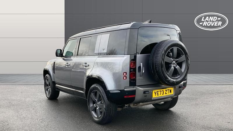 Used Land Rover Defender HSE Dynamic 300 HP (220 kW) 2023 Estate
