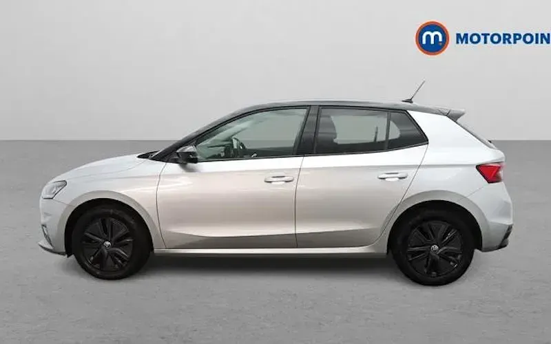 Używany Skoda Fabia Colour Edition 80 KM (58 kW) 2024 Srebrny Hatchback