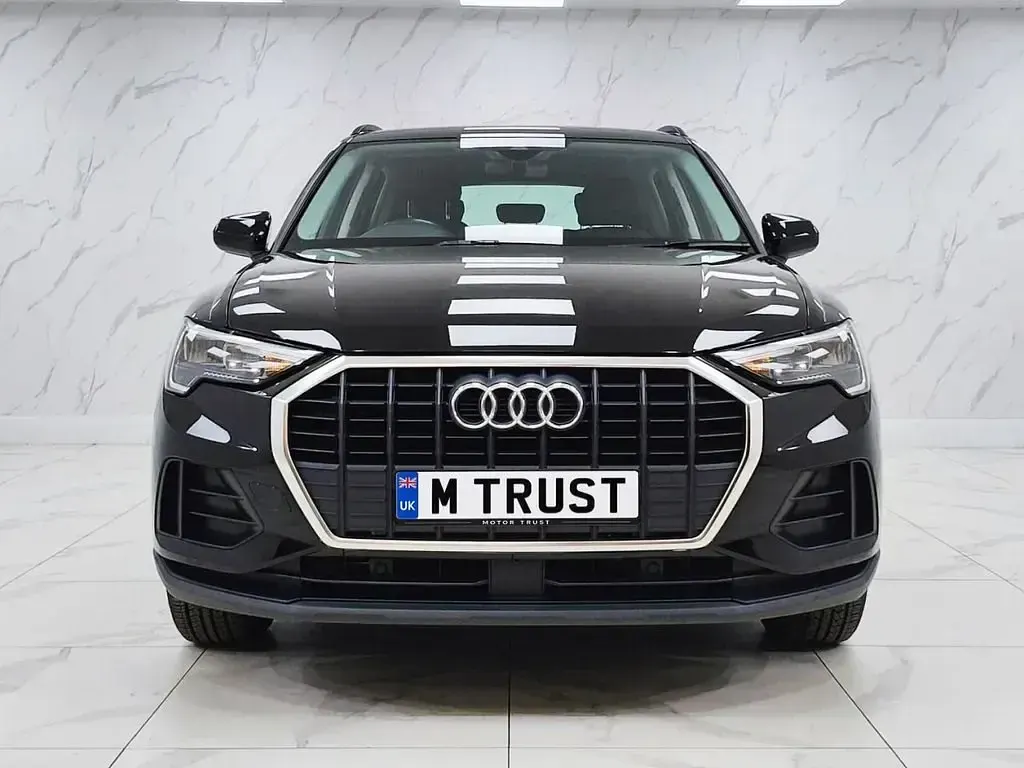 Second-hand Audi Q3 Design 150 CP (110 kW) 2022 Negru SUV