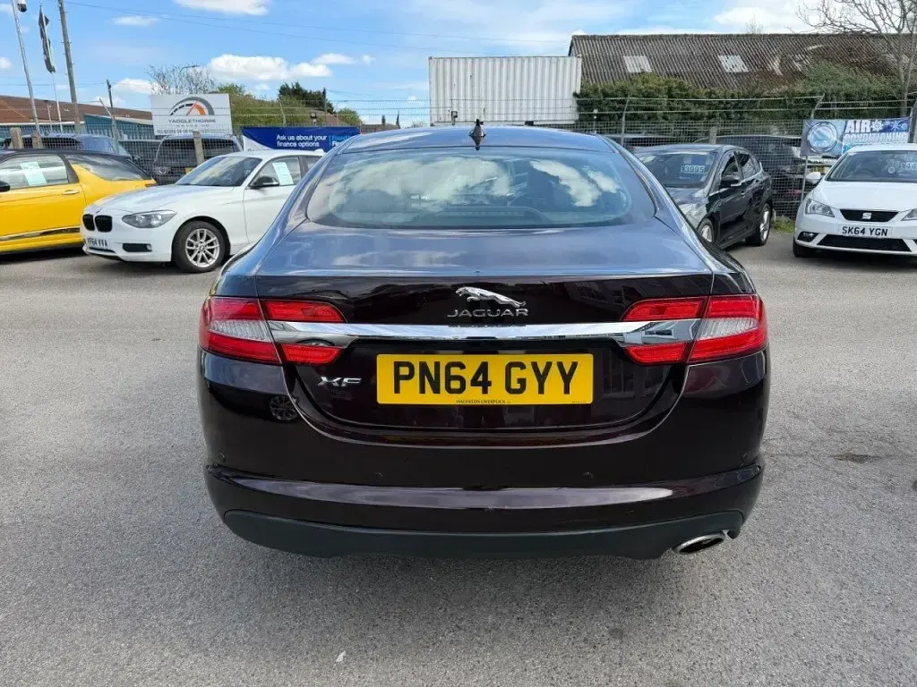 Usado Jaguar XF Luxury 163 HP (119 kW) 2014 Vermelho Sedan