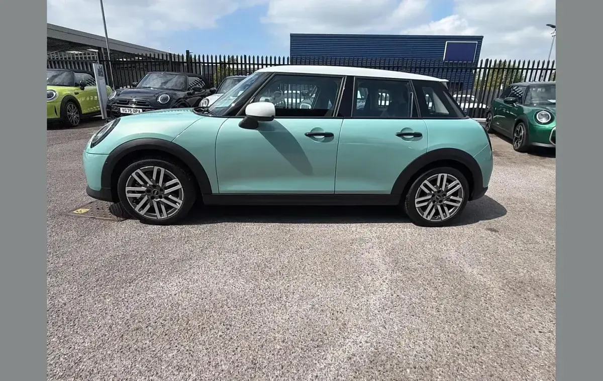 New Mini Cooper Classic 150 kW (204 HP) 2025 Green Hatchback