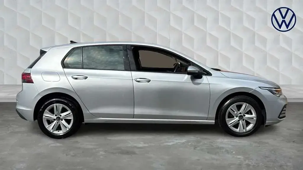 Used VW Golf VIII Life 128 HP (94 kW) 2023 Silver Hatchback