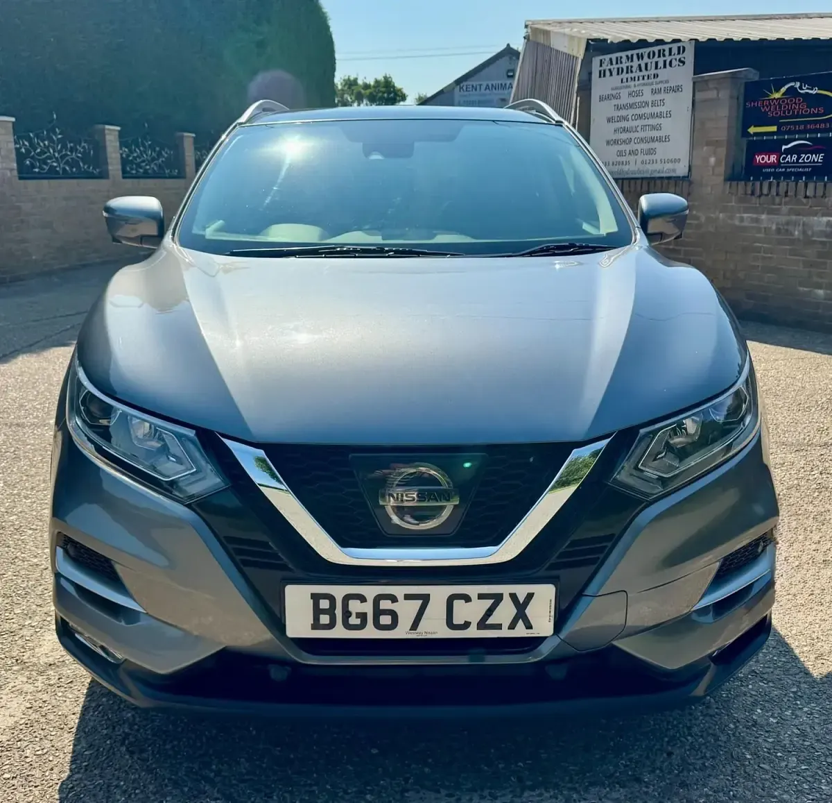 Used Nissan Qashqai N-Connecta 115 HP (84 kW) 2017 Grey SUV