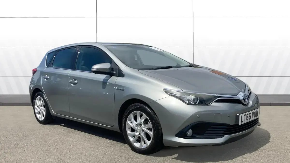Used Toyota Auris Hybrid Business Edition 136 HP (100 kW) 2016 Hatchback