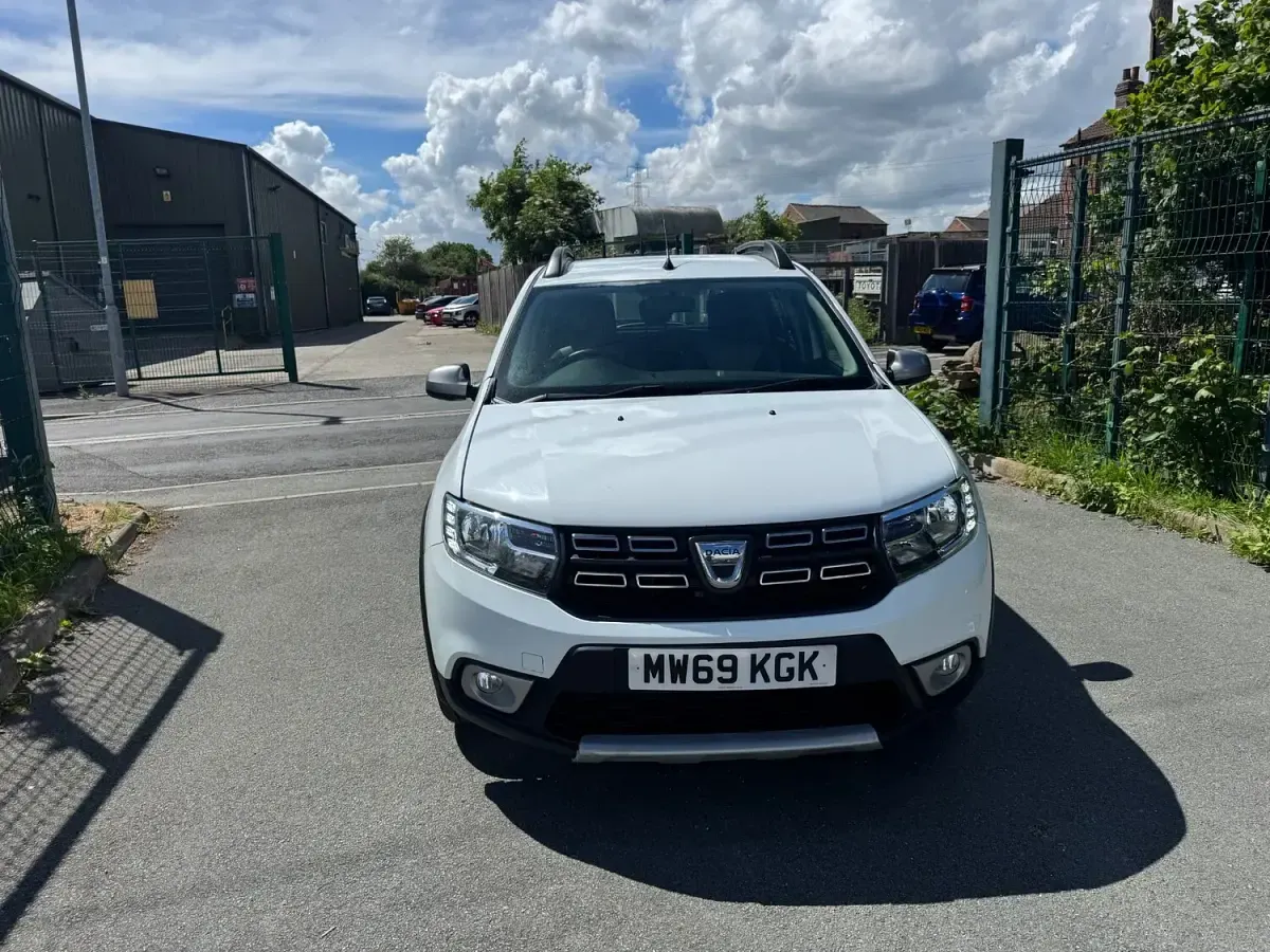 Used Dacia Sandero Comfort 90 HP (66 kW) 2019 White Hatchback