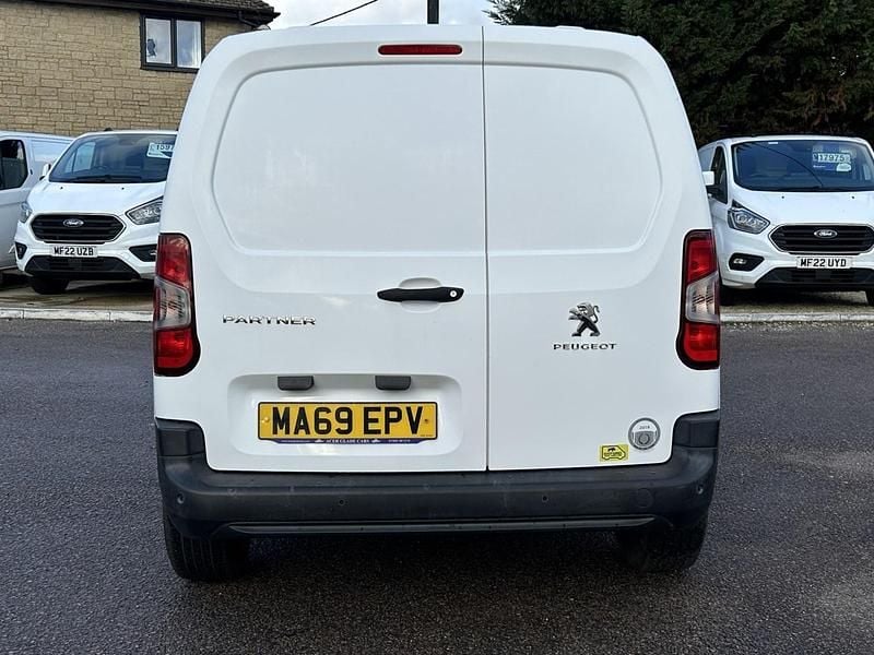 Used Peugeot Partner 100 HP (73 kW) 2019 White MPV