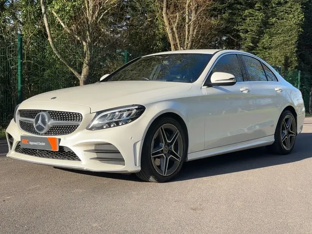 Używany Mercedes C220 AMG line 194 KM (142 kW) 2018 Biały Sedan/Limuzyna