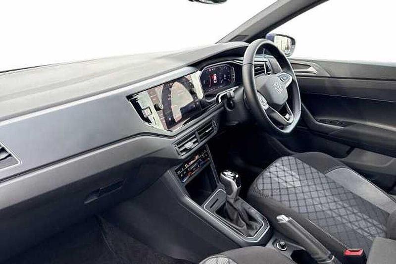 Used VW Polo R-line 95 HP (69 kW) 2024 Mauve/purple Hatchback