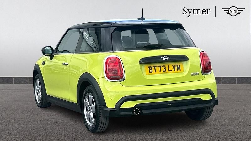 Usado Mini Cooper Classic 134 HP (98 kW) 2023 Amarelo Citadino