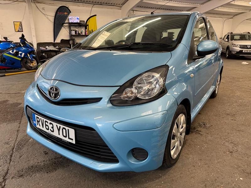 Used Toyota Aygo 68 HP (50 kW) 2013 Blue Hatchback