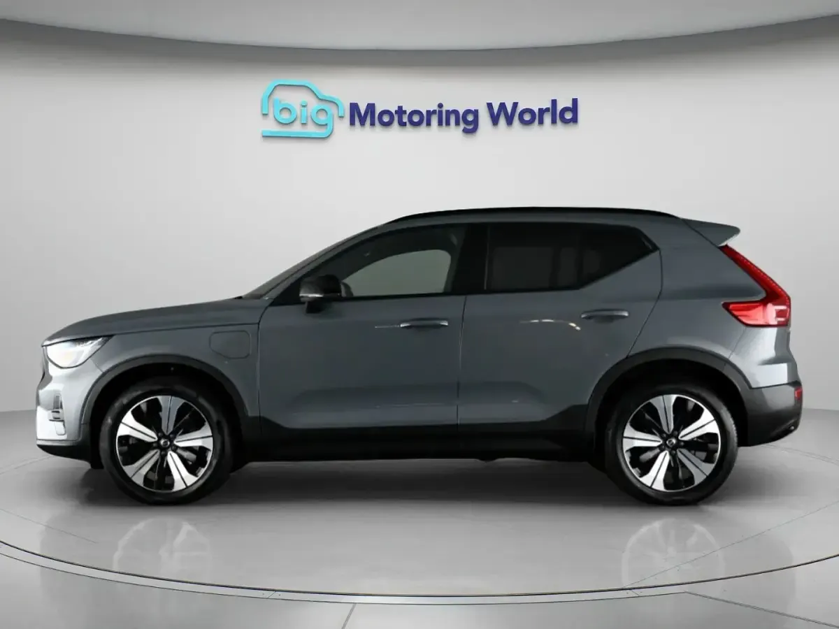 Used Volvo XC40 Plus 211 HP (155 kW) 2022 Grey SUV