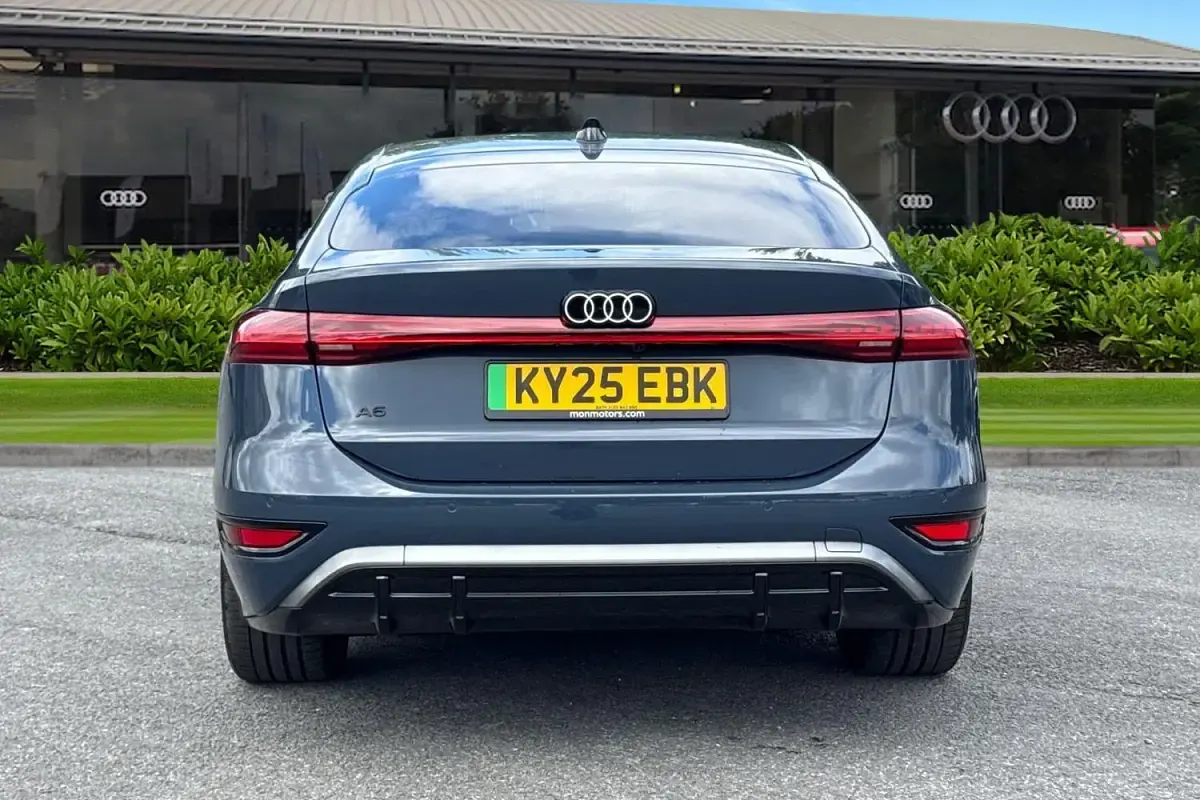 Used Audi A6 e-tron S-Line 269 kW (367 HP) 2025 Blue Hatchback