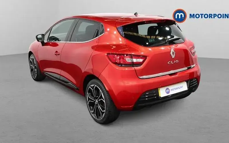 Used Renault Clio Iconic 90 HP (66 kW) 2018 Red Hatchback