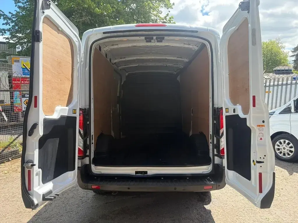 Used Ford Transit Limited 185 HP (136 kW) 2022 White Van