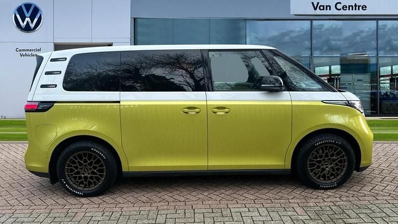 Used VW ID. Buzz Pro 150 kW (204 HP) 2023 Candy white / lime yellow MPV