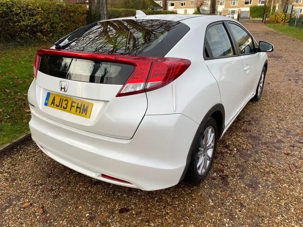 Used Honda Civic SE 140 HP (102 kW) 2013 White Hatchback