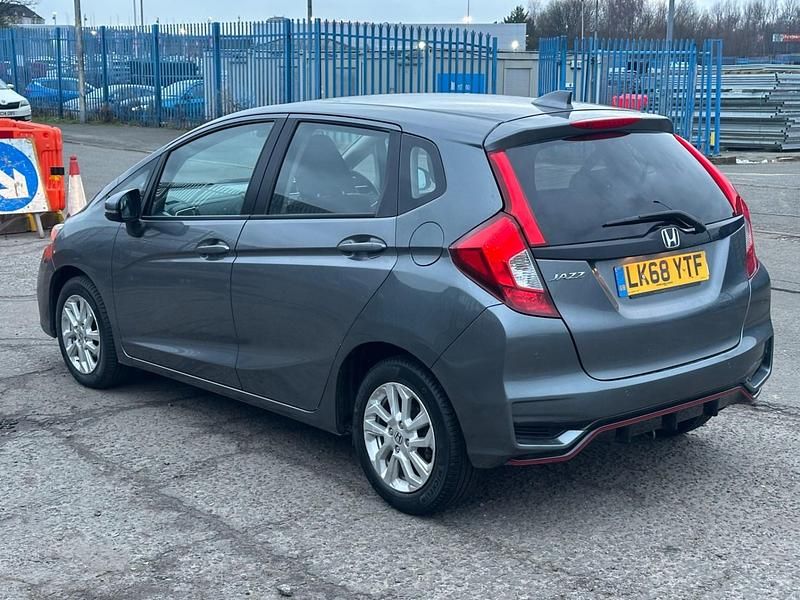 Used Honda Jazz SE 102 HP (75 kW) 2019 Grey Hatchback