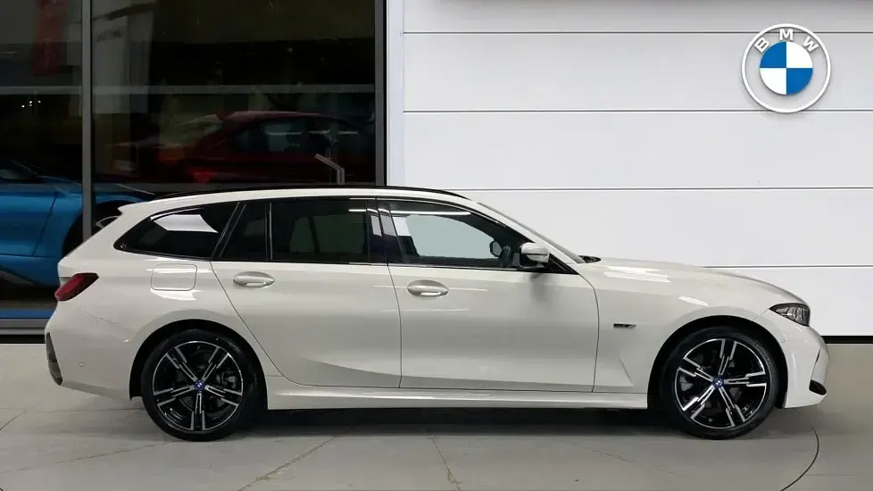 Used BMW 330 M Sport 288 HP (211 kW) 2023 White Estate