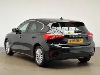 Begagnad Ford Focus Titanium 125 HK (91 kW) 2019 Svart Halvkombi