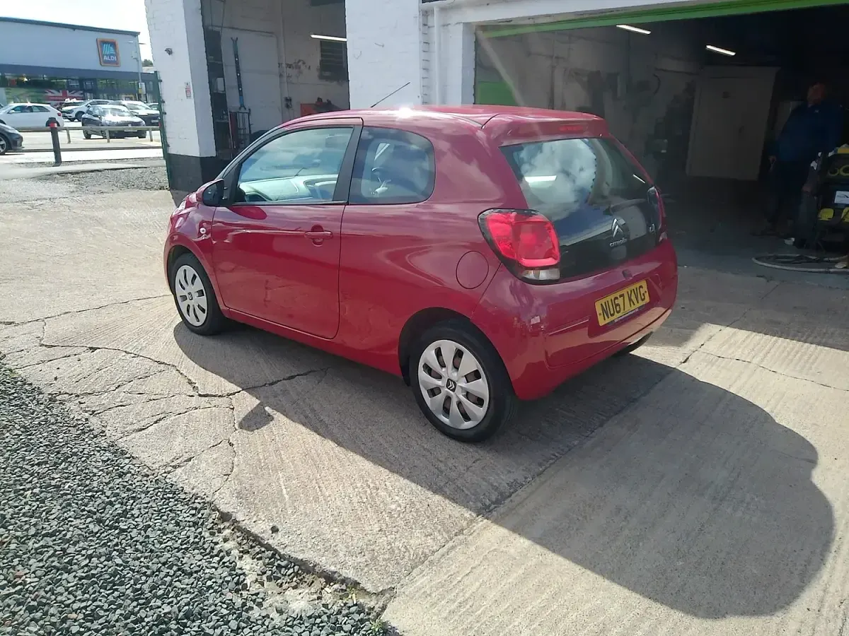 Used Citroën C1 Feel 68 HP (50 kW) 2017 Red Hatchback