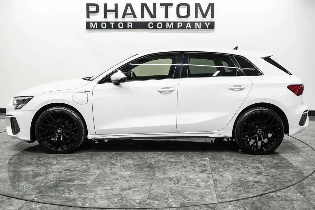 Used Audi A3 Sportback S-Line 204 HP (150 kW) 2023 White Hatchback