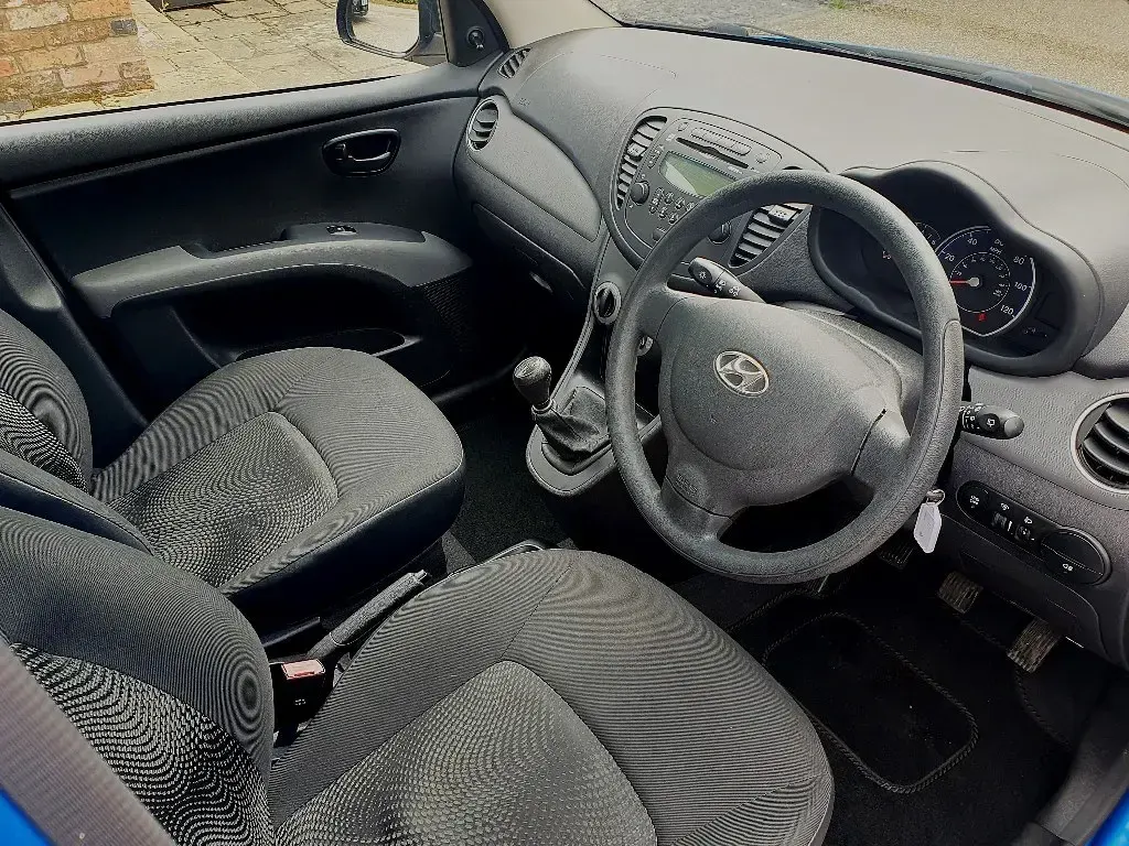 Used Hyundai i10 69 HP (50 kW) 2011 Blue Hatchback