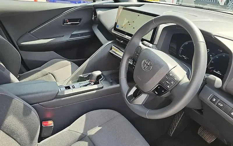 Used Toyota C-HR Design 140 HP (102 kW) 2025 White SUV