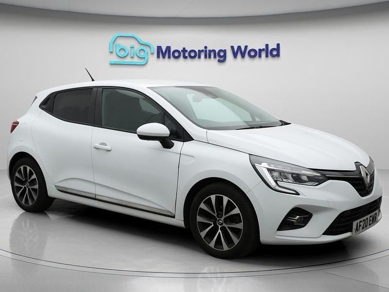 White Used 2020 Renault Clio V Iconic Hatchback | £10,200 (Fair price) - Image 1/4