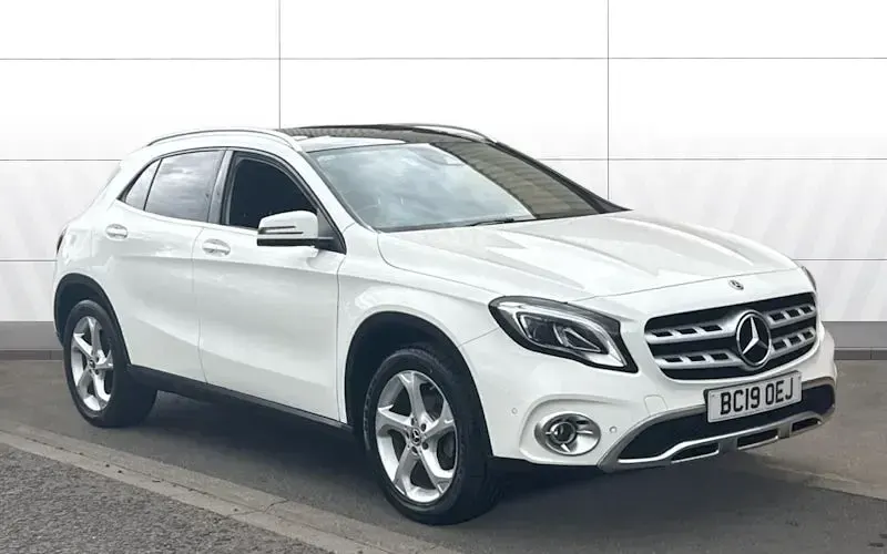 Usado Mercedes GLA200 Premium Plus 156 HP (114 kW) 2019 SUV