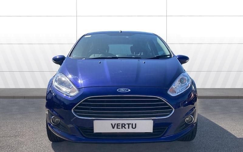 Usado Ford Fiesta Zetec 101 HP (74 kW) 2017 Azul Citadino