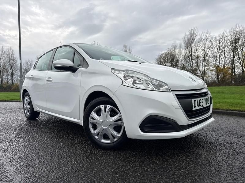Used Peugeot 208 Access 68 HP (50 kW) 2015 White Hatchback