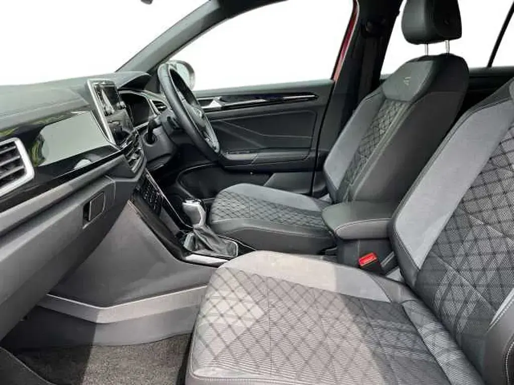 Used VW T-Roc 150 HP (110 kW) 2024 SUV