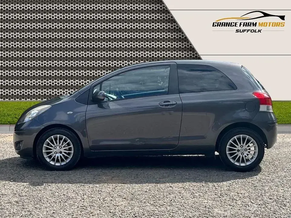 Used Toyota Yaris SR 101 HP (74 kW) 2009 Grey Hatchback