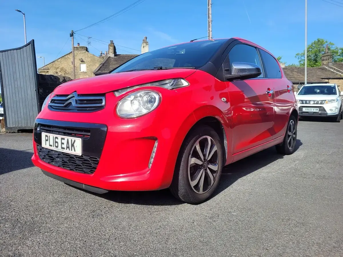 Usado Citroën C1 Flair 82 CV (60 kW) 2016 Rojo Utilitario
