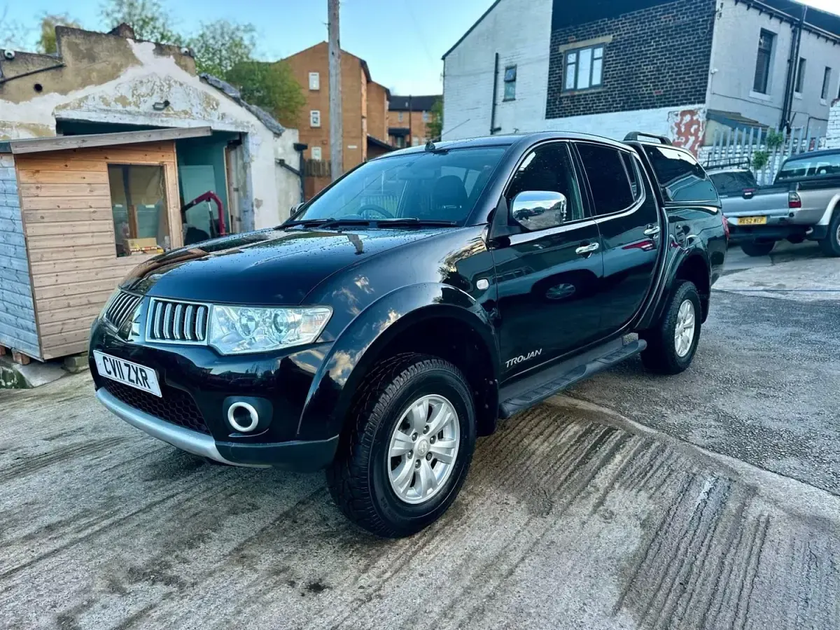 Usado Mitsubishi L200 134 HP (98 kW) 2011 Preto Pickup