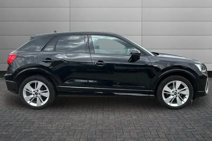 Used Audi Q2 Comfort 150 HP (110 kW) 2023 Mythos black SUV