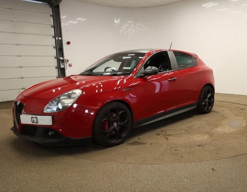 Red Used 2015 Alfa Romeo Giulietta Hatchback | £5,995 (Fair price) - Image 1/2
